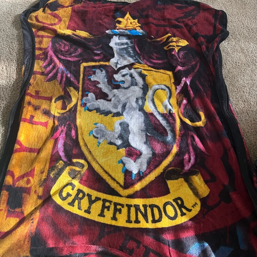 Warner Bros. Gryffindor Blanket - Red, Yellow, Black